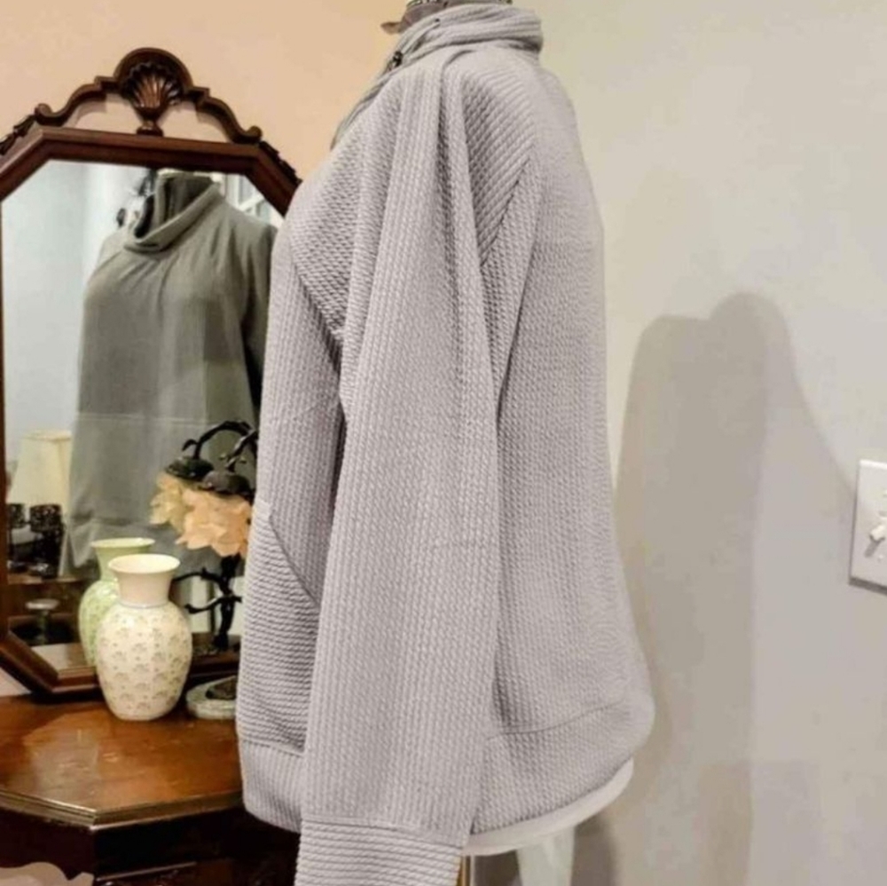 NWT 2X Nine West Active Grey Textured Pullover - Picture 5 of 9
